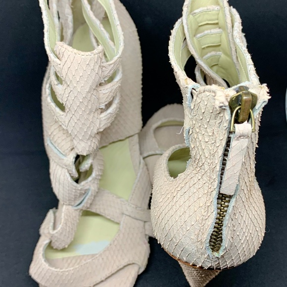 Elizabeth and James blush snake skin heels - Picture 5 of 8